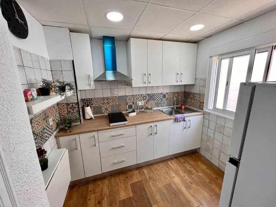 Novelda Centro Habitaciones Con Bano Privado Y Compartido , Cocina Y Terraza Εξωτερικό φωτογραφία